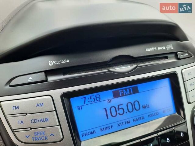 Чорний Хендай іх35, об'ємом двигуна 2 л та пробігом 211 тис. км за 12700 $, фото 57 на Automoto.ua