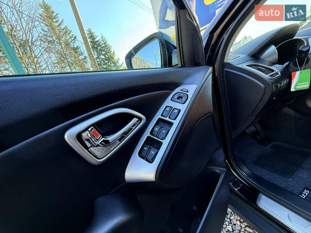 Чорний Хендай іх35, об'ємом двигуна 2 л та пробігом 153 тис. км за 13999 $, фото 40 на Automoto.ua