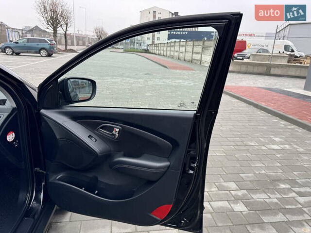 Черный Хендай их35, объемом двигателя 2 л и пробегом 177 тыс. км за 11999 $, фото 60 на Automoto.ua