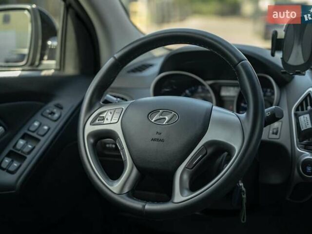 Черный Хендай их35, объемом двигателя 2 л и пробегом 147 тыс. км за 15200 $, фото 26 на Automoto.ua