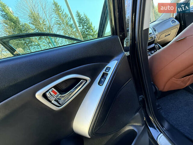 Чорний Хендай іх35, об'ємом двигуна 2 л та пробігом 153 тис. км за 13999 $, фото 32 на Automoto.ua