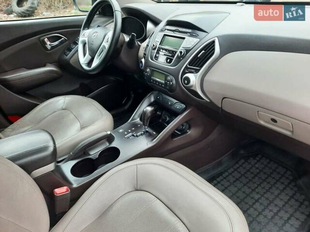 Чорний Хендай іх35, об'ємом двигуна 2 л та пробігом 211 тис. км за 12700 $, фото 113 на Automoto.ua