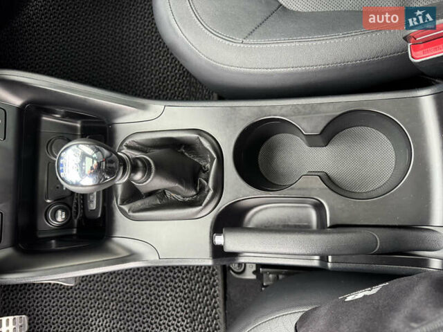 Черный Хендай их35, объемом двигателя 2 л и пробегом 177 тыс. км за 11999 $, фото 40 на Automoto.ua