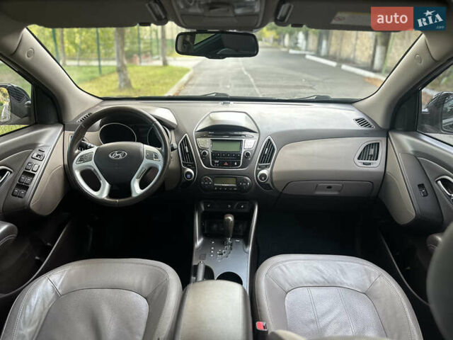Черный Хендай их35, объемом двигателя 2 л и пробегом 87 тыс. км за 12900 $, фото 10 на Automoto.ua