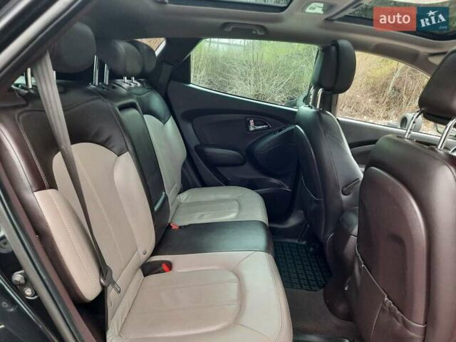 Чорний Хендай іх35, об'ємом двигуна 2 л та пробігом 211 тис. км за 12700 $, фото 101 на Automoto.ua