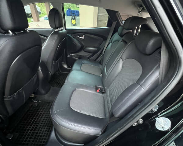 Черный Хендай их35, объемом двигателя 2 л и пробегом 160 тыс. км за 12000 $, фото 8 на Automoto.ua