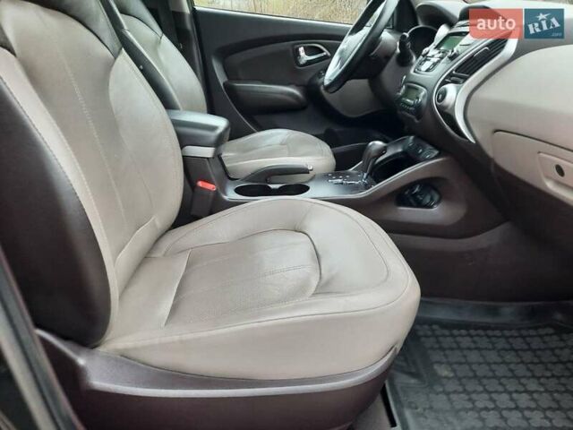 Чорний Хендай іх35, об'ємом двигуна 2 л та пробігом 211 тис. км за 12700 $, фото 110 на Automoto.ua