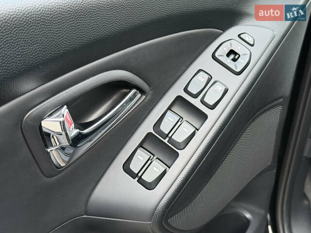 Черный Хендай их35, объемом двигателя 0 л и пробегом 201 тыс. км за 11850 $, фото 31 на Automoto.ua