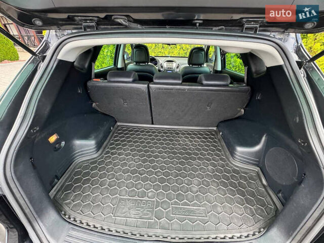 Черный Хендай их35, объемом двигателя 1.69 л и пробегом 238 тыс. км за 11999 $, фото 47 на Automoto.ua