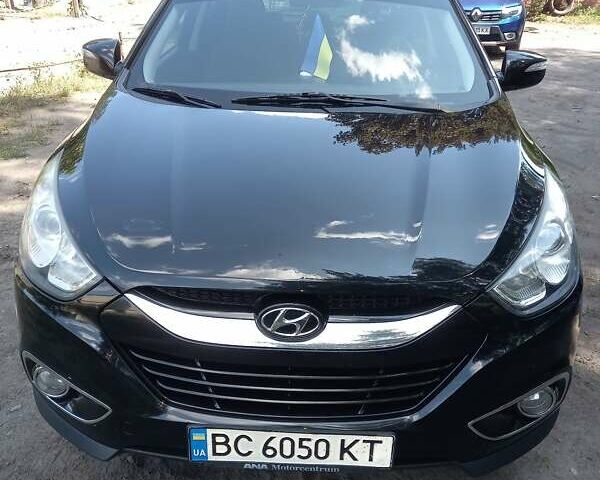 Черный Хендай их35, объемом двигателя 1.7 л и пробегом 300 тыс. км за 11000 $, фото 6 на Automoto.ua