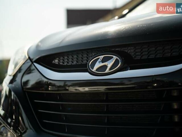 Черный Хендай их35, объемом двигателя 2 л и пробегом 147 тыс. км за 15200 $, фото 18 на Automoto.ua