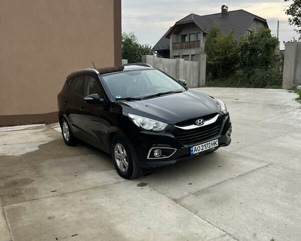 Черный Хендай их35, объемом двигателя 2 л и пробегом 160 тыс. км за 12000 $, фото 1 на Automoto.ua