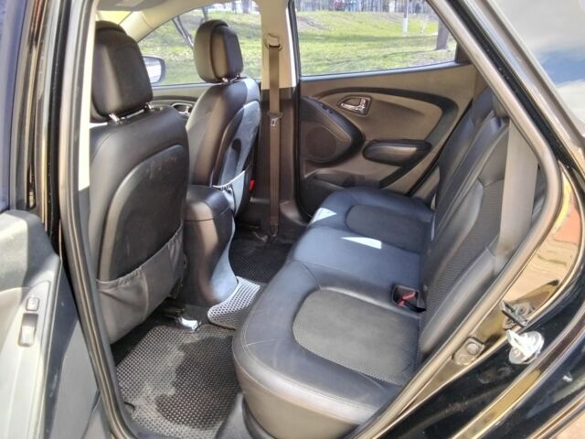 Чорний Хендай іх35, об'ємом двигуна 2 л та пробігом 180 тис. км за 12999 $, фото 10 на Automoto.ua