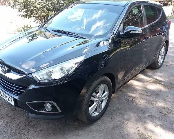 Черный Хендай их35, объемом двигателя 1.7 л и пробегом 300 тыс. км за 11000 $, фото 8 на Automoto.ua