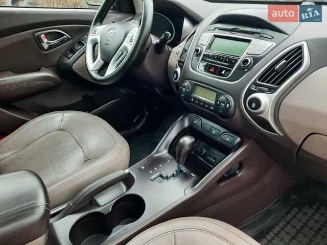 Чорний Хендай іх35, об'ємом двигуна 2 л та пробігом 211 тис. км за 12700 $, фото 114 на Automoto.ua