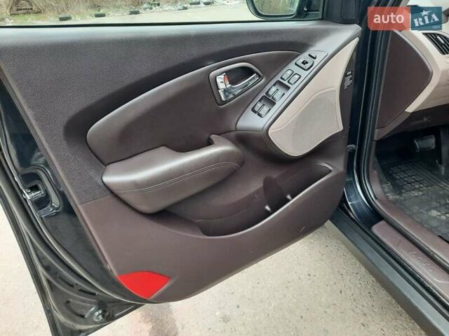 Чорний Хендай іх35, об'ємом двигуна 2 л та пробігом 211 тис. км за 12700 $, фото 33 на Automoto.ua