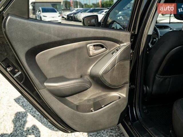 Черный Хендай их35, объемом двигателя 2 л и пробегом 147 тыс. км за 15200 $, фото 41 на Automoto.ua