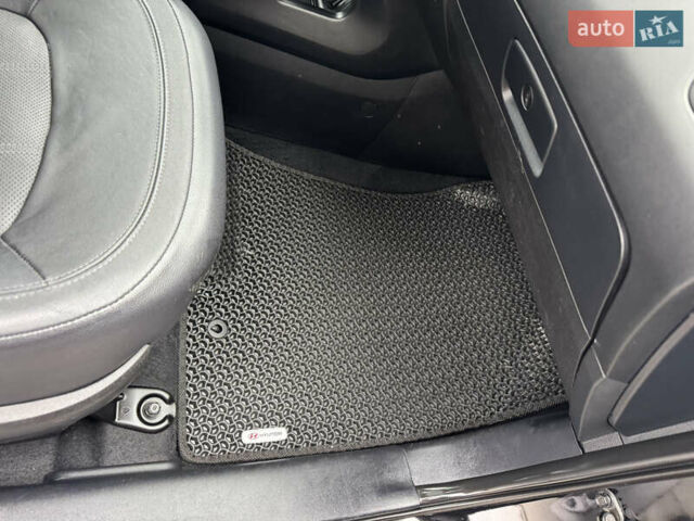 Черный Хендай их35, объемом двигателя 2 л и пробегом 177 тыс. км за 11999 $, фото 63 на Automoto.ua