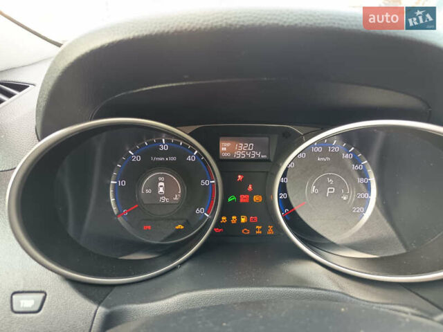 Черный Хендай их35, объемом двигателя 2 л и пробегом 195 тыс. км за 12600 $, фото 11 на Automoto.ua