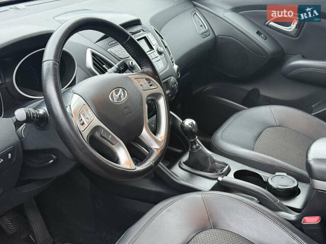 Черный Хендай их35, объемом двигателя 2 л и пробегом 230 тыс. км за 11850 $, фото 27 на Automoto.ua