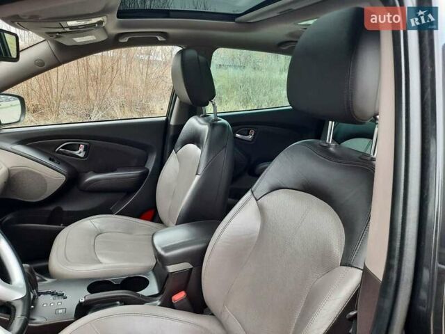 Чорний Хендай іх35, об'ємом двигуна 2 л та пробігом 211 тис. км за 12700 $, фото 64 на Automoto.ua