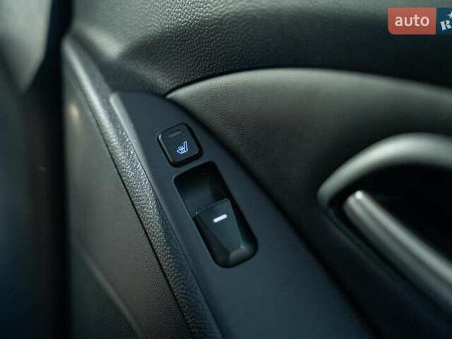 Черный Хендай их35, объемом двигателя 2 л и пробегом 147 тыс. км за 15200 $, фото 34 на Automoto.ua