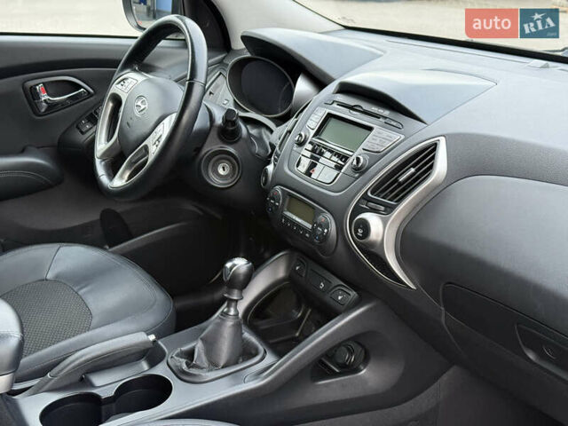 Черный Хендай их35, объемом двигателя 0 л и пробегом 201 тыс. км за 11850 $, фото 44 на Automoto.ua