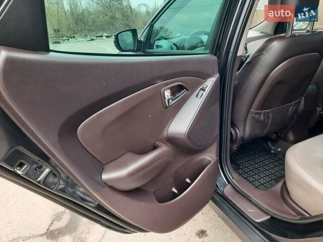 Чорний Хендай іх35, об'ємом двигуна 2 л та пробігом 211 тис. км за 12700 $, фото 71 на Automoto.ua