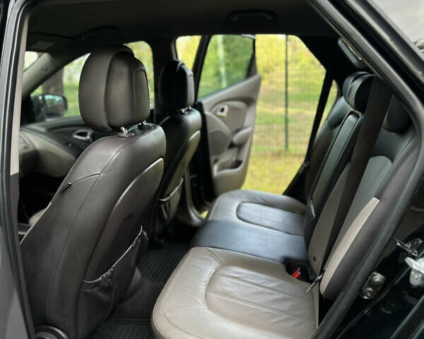 Черный Хендай их35, объемом двигателя 2 л и пробегом 87 тыс. км за 12900 $, фото 19 на Automoto.ua
