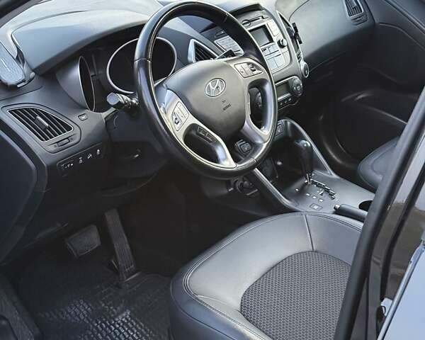 Чорний Хендай іх35, об'ємом двигуна 2 л та пробігом 173 тис. км за 13800 $, фото 21 на Automoto.ua