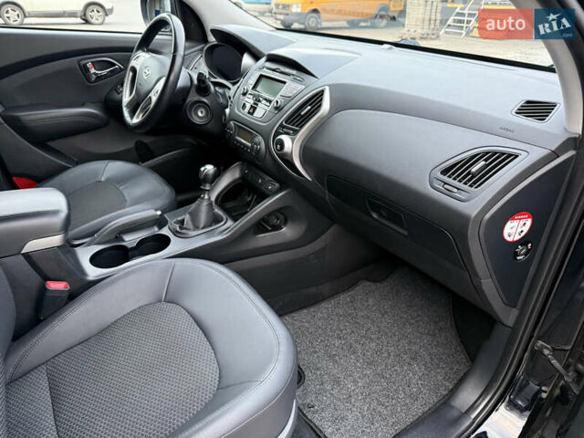 Черный Хендай их35, объемом двигателя 0 л и пробегом 201 тыс. км за 11850 $, фото 43 на Automoto.ua