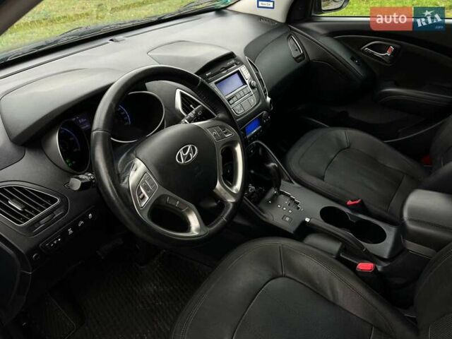 Чорний Хендай іх35, об'ємом двигуна 2 л та пробігом 195 тис. км за 12800 $, фото 10 на Automoto.ua