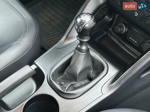 Черный Хендай их35, объемом двигателя 2 л и пробегом 230 тыс. км за 11850 $, фото 47 на Automoto.ua