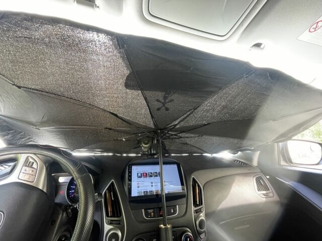 Черный Хендай их35, объемом двигателя 1.7 л и пробегом 272 тыс. км за 13500 $, фото 5 на Automoto.ua