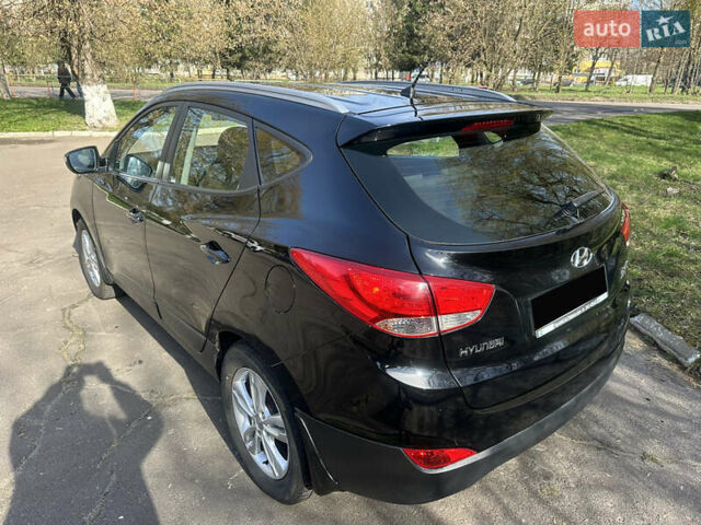 Черный Хендай их35, объемом двигателя 2 л и пробегом 48 тыс. км за 15500 $, фото 5 на Automoto.ua