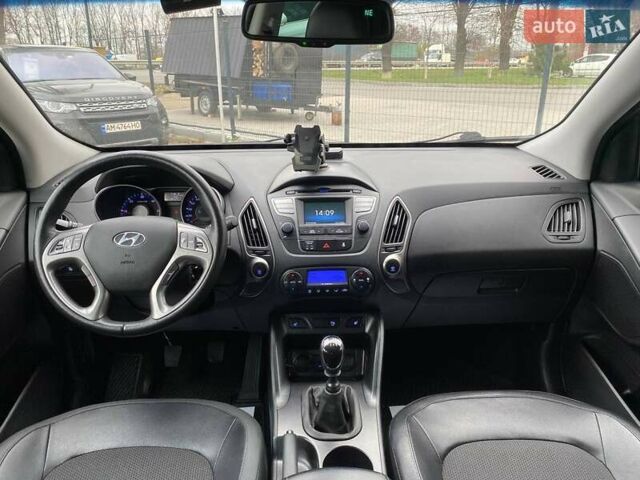 Черный Хендай их35, объемом двигателя 1.69 л и пробегом 194 тыс. км за 12500 $, фото 12 на Automoto.ua