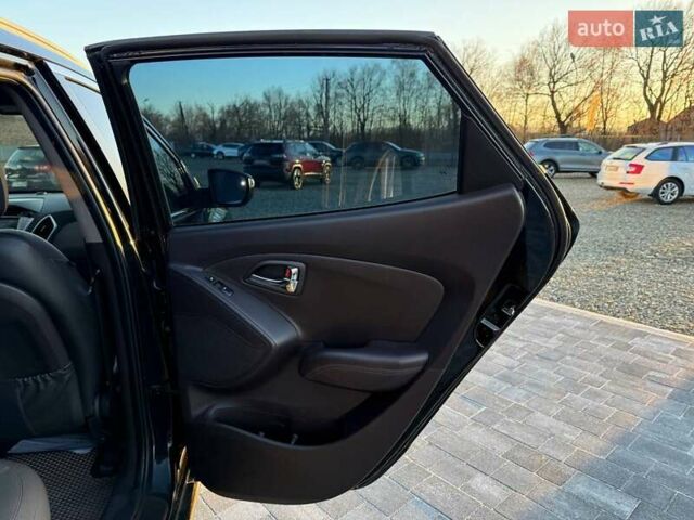 Черный Хендай их35, объемом двигателя 2 л и пробегом 178 тыс. км за 12699 $, фото 17 на Automoto.ua