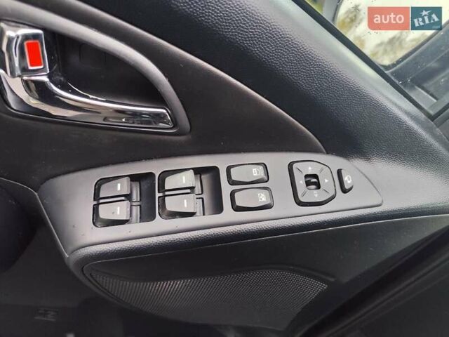 Хендай их35 2013 в Житомире на Automoto.ua Черный Хендай их35, объемом двигателя 1.7 л и пробегом 158 тыс. км за 11900 $, фото 24 на Automoto.ua