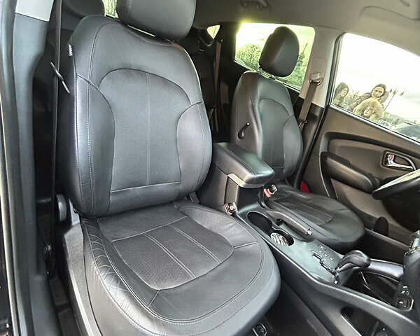 Чорний Хендай іх35, об'ємом двигуна 2 л та пробігом 241 тис. км за 14400 $, фото 27 на Automoto.ua