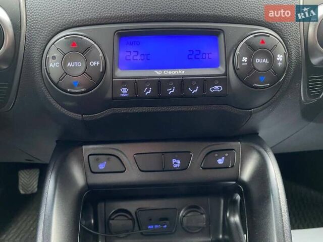 Черный Хендай их35, объемом двигателя 1.69 л и пробегом 194 тыс. км за 12500 $, фото 14 на Automoto.ua