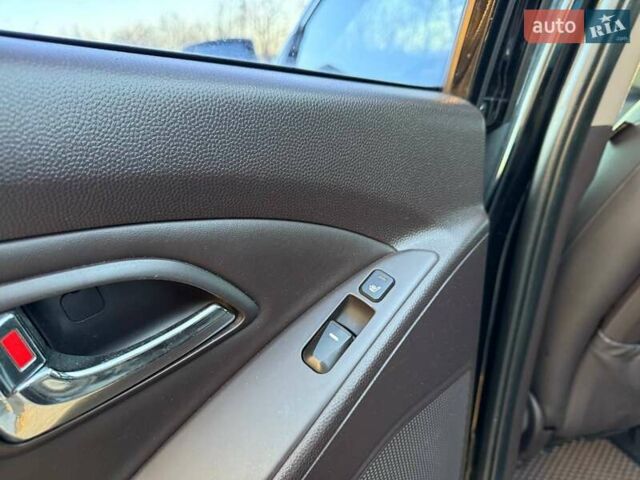 Черный Хендай их35, объемом двигателя 2 л и пробегом 178 тыс. км за 12699 $, фото 13 на Automoto.ua