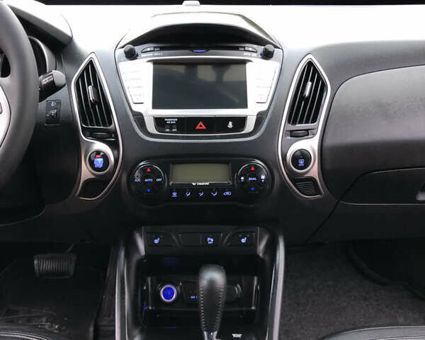 Черный Хендай их35, объемом двигателя 2 л и пробегом 178 тыс. км за 13999 $, фото 35 на Automoto.ua