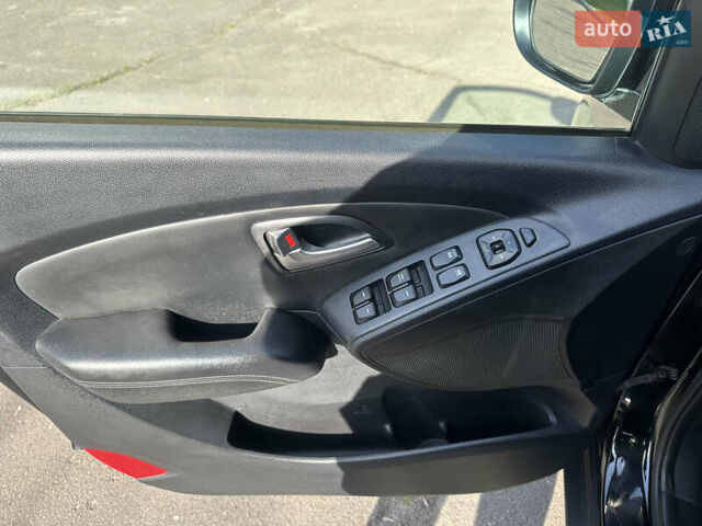 Черный Хендай их35, объемом двигателя 2 л и пробегом 48 тыс. км за 15500 $, фото 14 на Automoto.ua