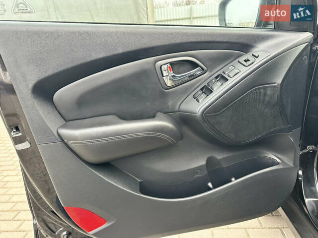 Чорний Хендай іх35, об'ємом двигуна 2 л та пробігом 148 тис. км за 14599 $, фото 22 на Automoto.ua