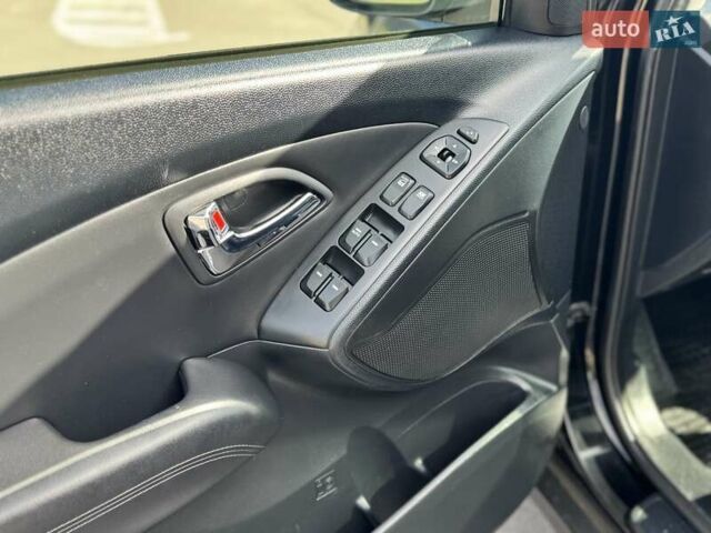 Черный Хендай их35, объемом двигателя 2 л и пробегом 162 тыс. км за 14200 $, фото 20 на Automoto.ua