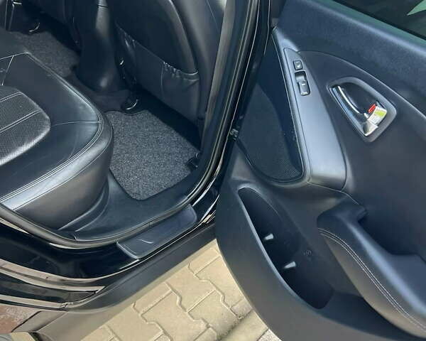 Черный Хендай их35, объемом двигателя 2 л и пробегом 202 тыс. км за 15700 $, фото 22 на Automoto.ua