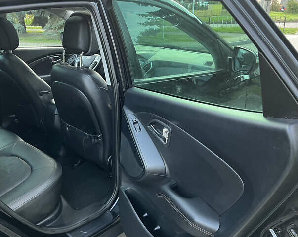 Черный Хендай их35, объемом двигателя 2 л и пробегом 175 тыс. км за 13900 $, фото 24 на Automoto.ua