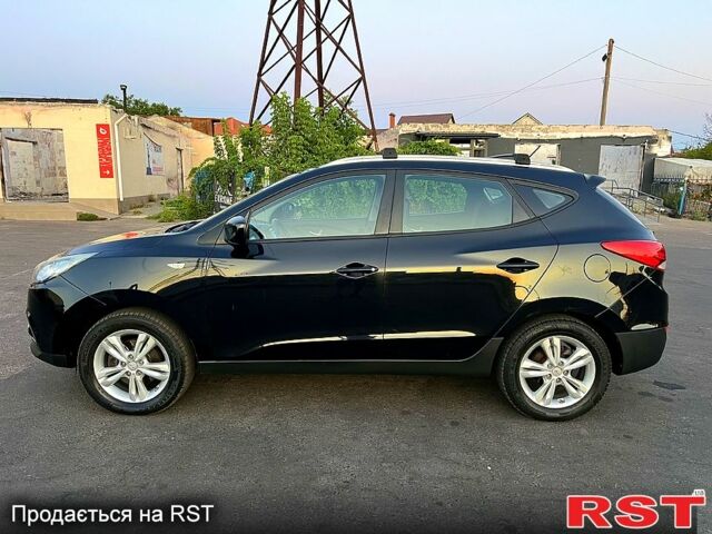 Черный Хендай их35, объемом двигателя 1.7 л и пробегом 230 тыс. км за 11200 $, фото 6 на Automoto.ua