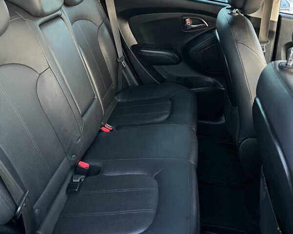 Черный Хендай их35, объемом двигателя 2 л и пробегом 213 тыс. км за 16500 $, фото 24 на Automoto.ua