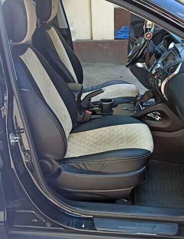 Черный Хендай их35, объемом двигателя 2 л и пробегом 162 тыс. км за 13850 $, фото 5 на Automoto.ua